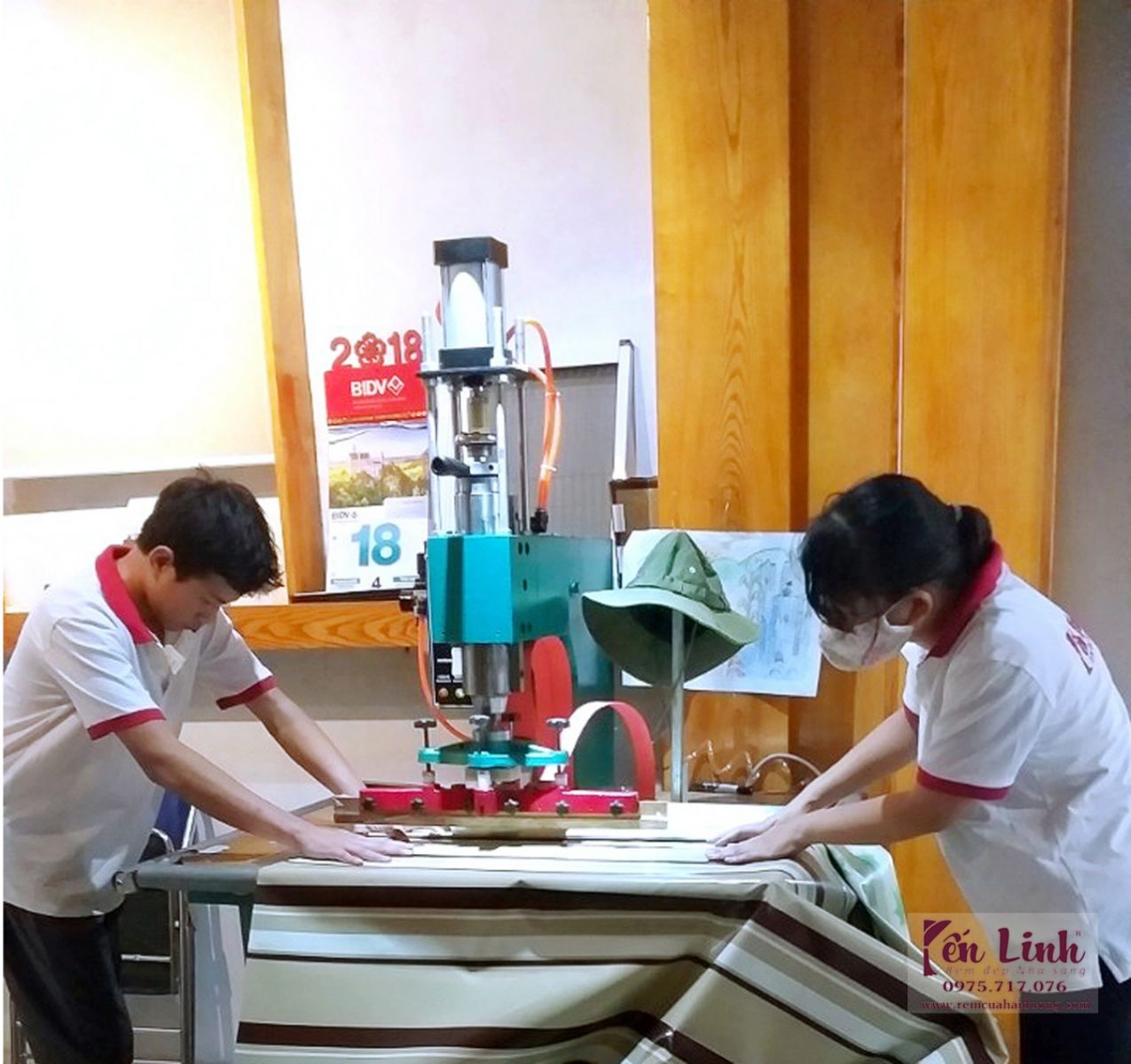 cong-nhanh-yen-linh-tich-cuc-lam-mai-che-di-dong